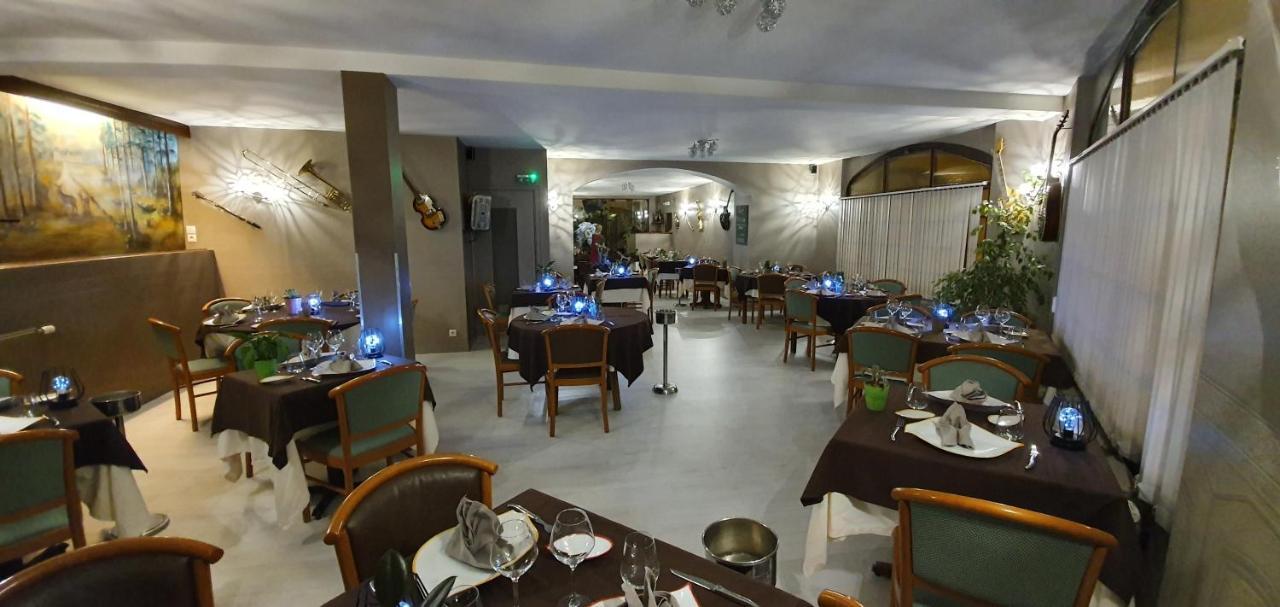 Logis Hotel Saint-Hubert Кур-Шеверни Экстерьер фото
