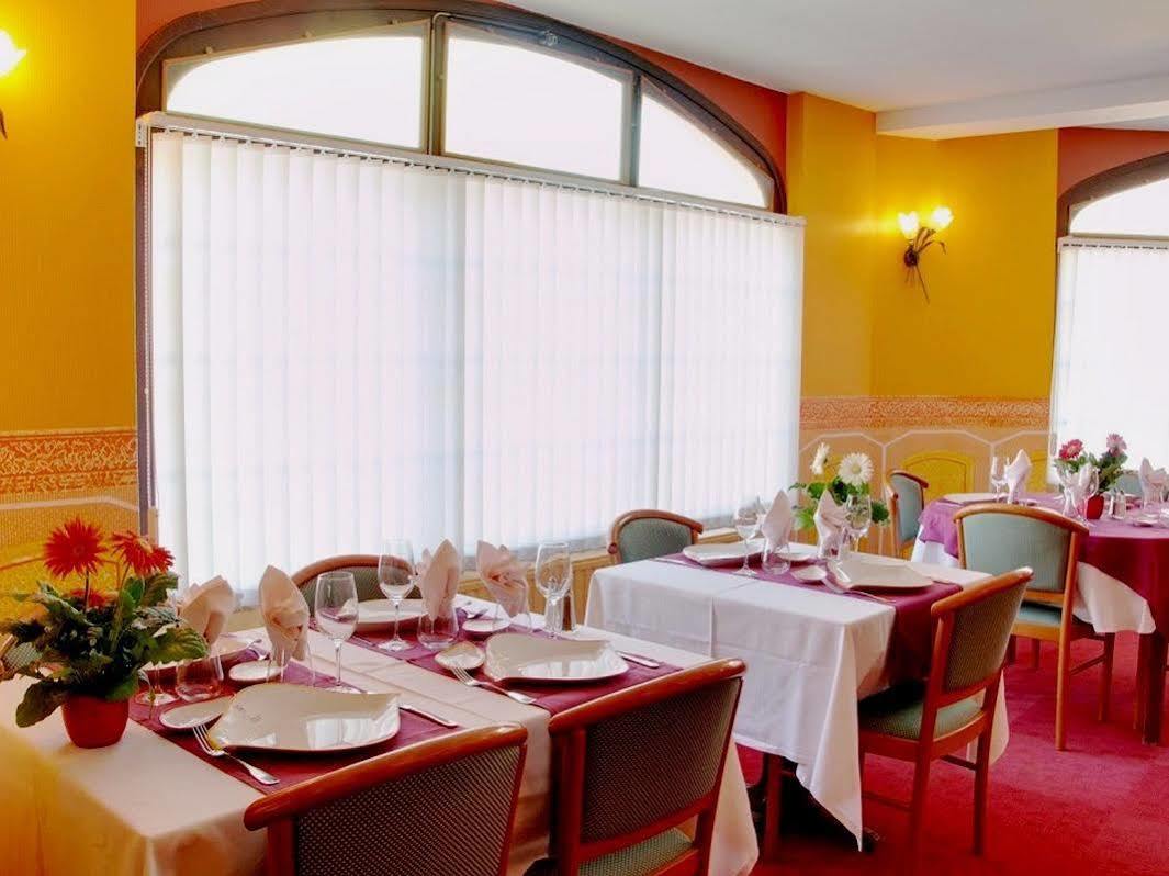 Logis Hotel Saint-Hubert Кур-Шеверни Экстерьер фото
