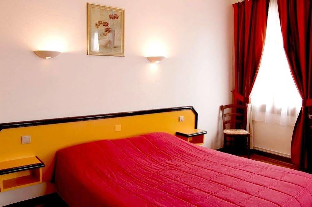 Logis Hotel Saint-Hubert Кур-Шеверни Экстерьер фото