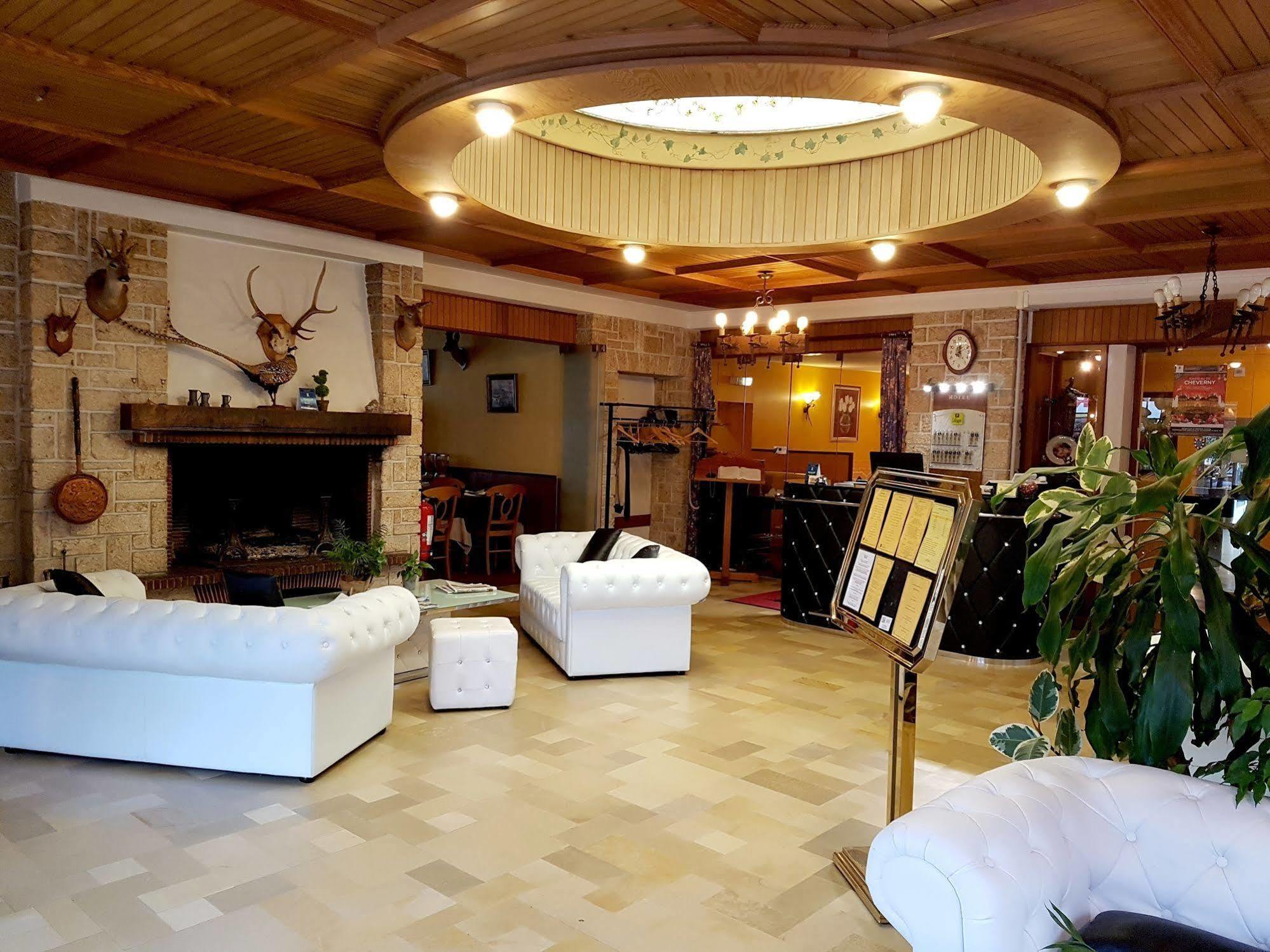 Logis Hotel Saint-Hubert Кур-Шеверни Экстерьер фото